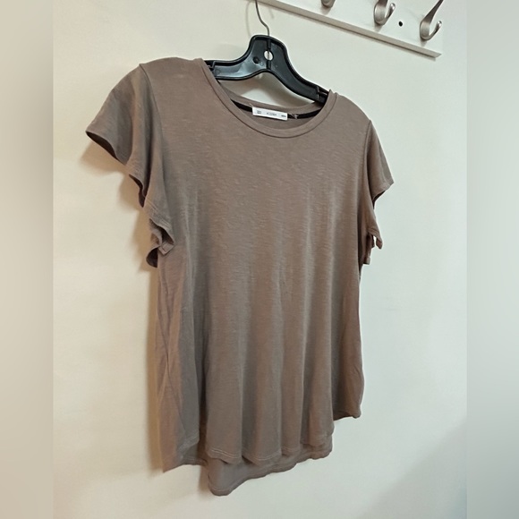 Neutral Flowy Rayon Boho Style Top - Picture 2 of 9